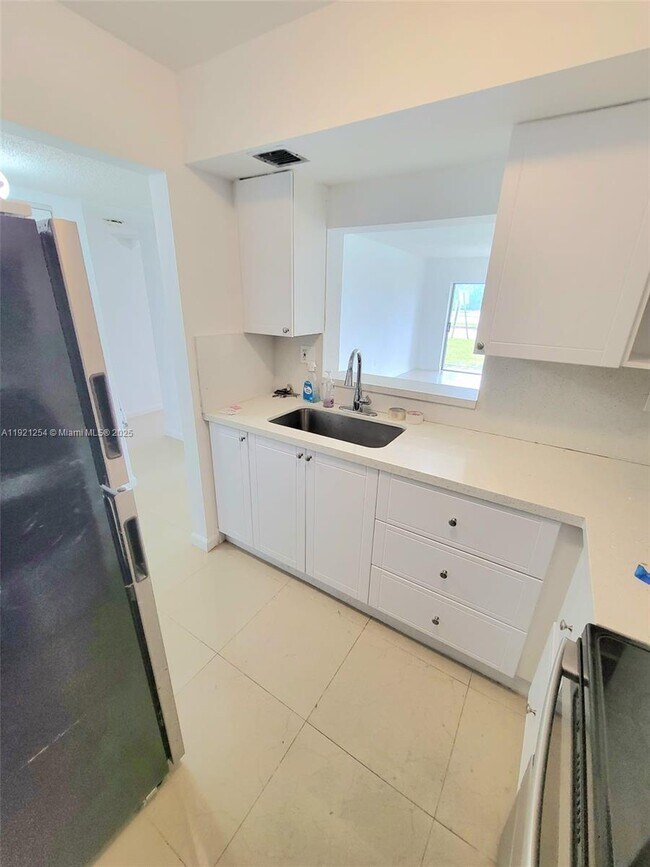 Photo - 3600 NW 21st St Unit 111