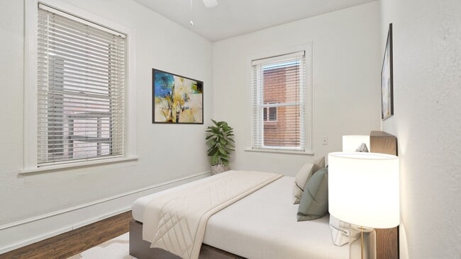 Photo - Darling 2 bedroom, 1 bath Capital Hill Condo Unidad 5