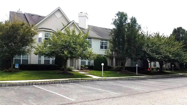 Building Photo - 305 Dresher Woods Dr Unit 305 Rental