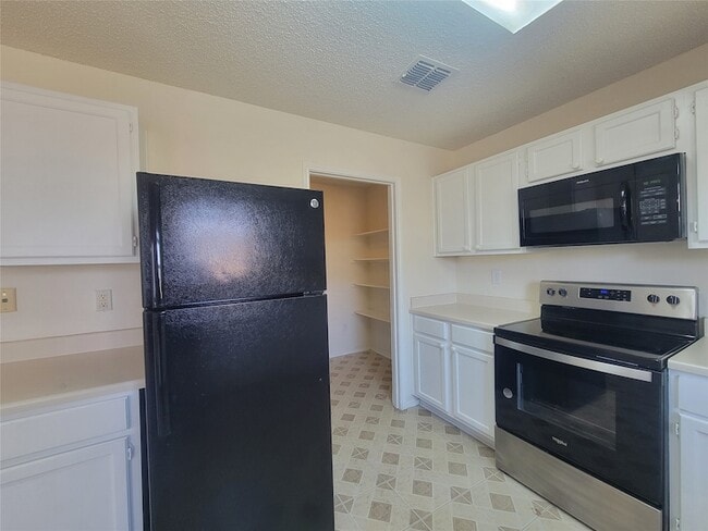 Photo - 2233 Maple Dr