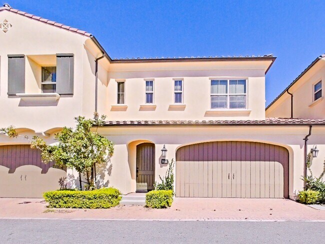 Building Photo - Desirable 3 bedroom Townhouse in the heart...