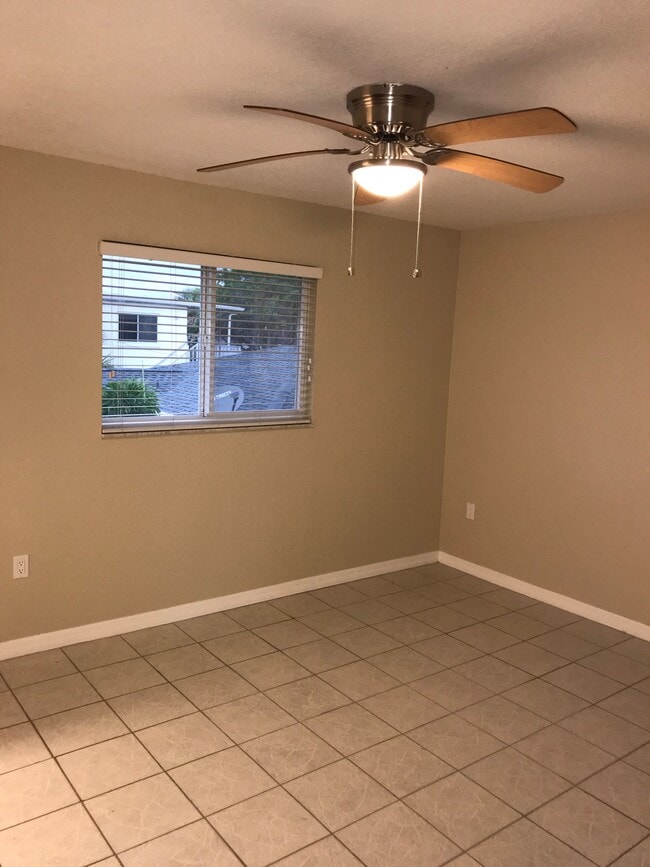 Building Photo - 2704 2nd St Unit Indian Rocks Beach #10