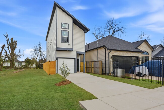 Photo - 3320 Francis St