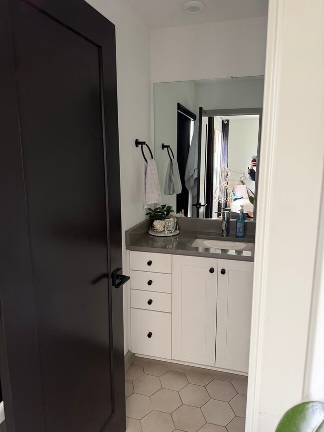 2003 Edison Pk Ln