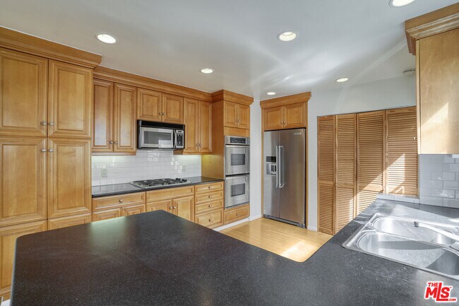 Photo - 2038 Malcolm Ave