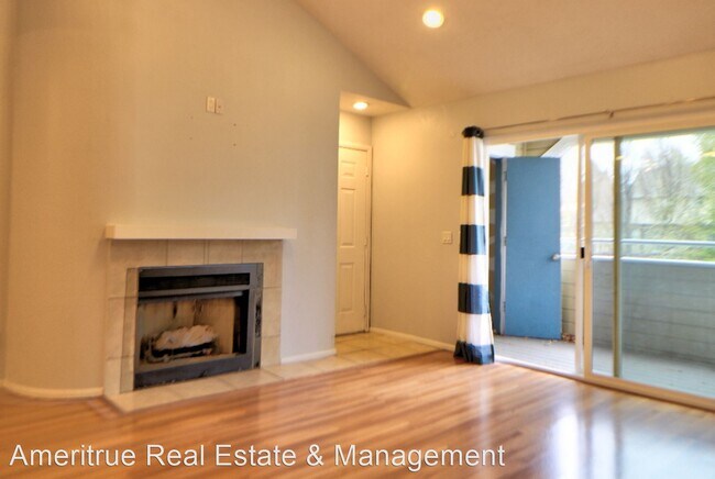 2 br, 2 bath House - 1490 E Foxboro Drive #2
