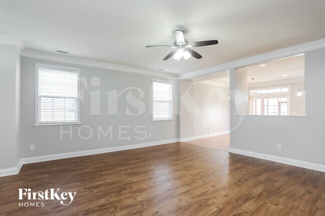 Photo - 182 Norwich Dr