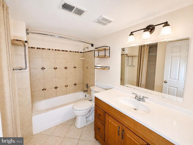 Photo - 1421 T St NW Unidad 1