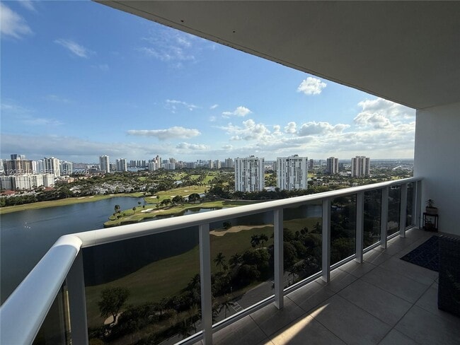 Photo - 3625 N Country Club Dr Unidad PH5