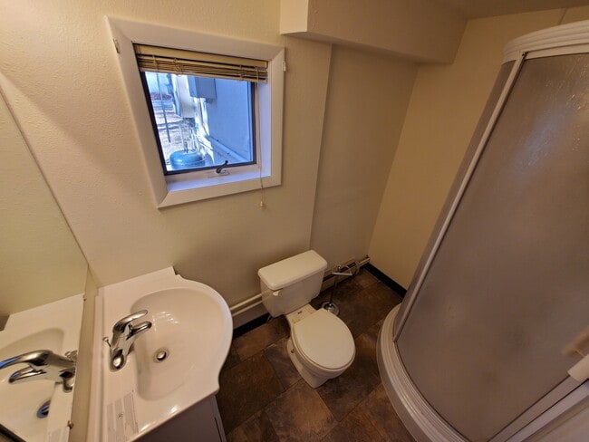 Bathroom - 2418 Pine St Unit #404