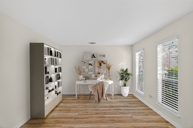 Photo - 14734 Perthshire Rd Unidad D