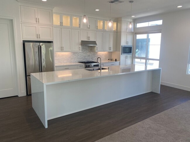 Photo - Modern Condo Living in the Heart of Alameda – Prime Location!