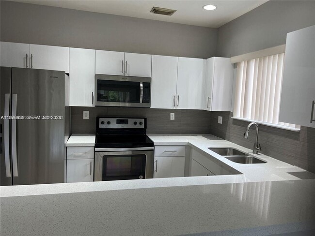 Photo - 3389 NE 4th St