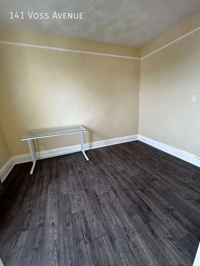Photo - 141 Voss Ave