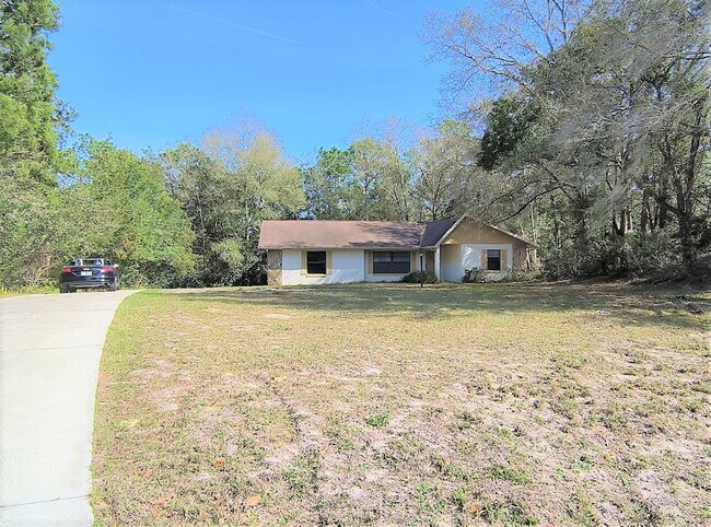Photo - 2 Bedroom, 2 Bath , 2 Car Garage in Dunnellon, Florida