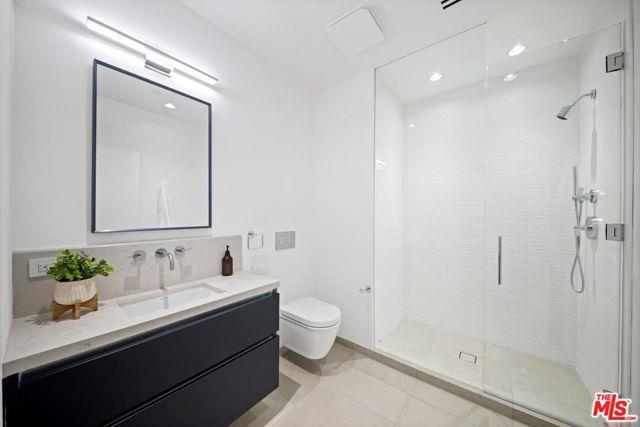 Photo - 160 N La Peer Dr