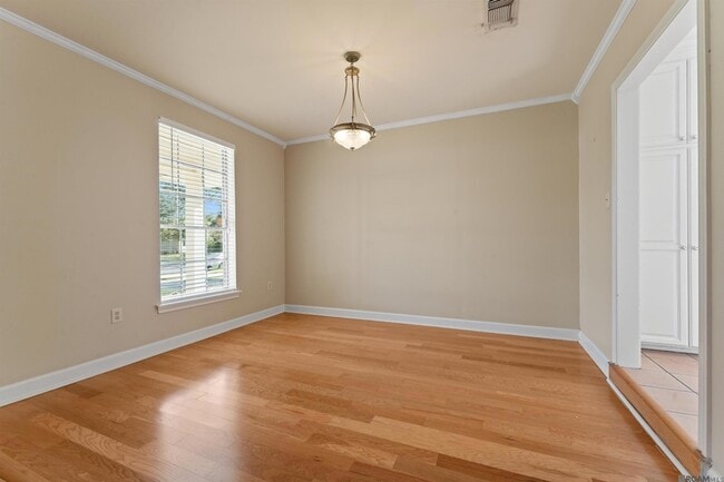 685 Daventry Dr