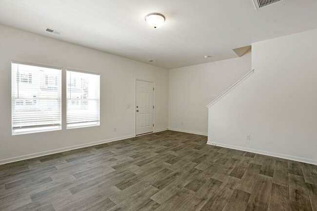 Photo - 209 Banbury Ln