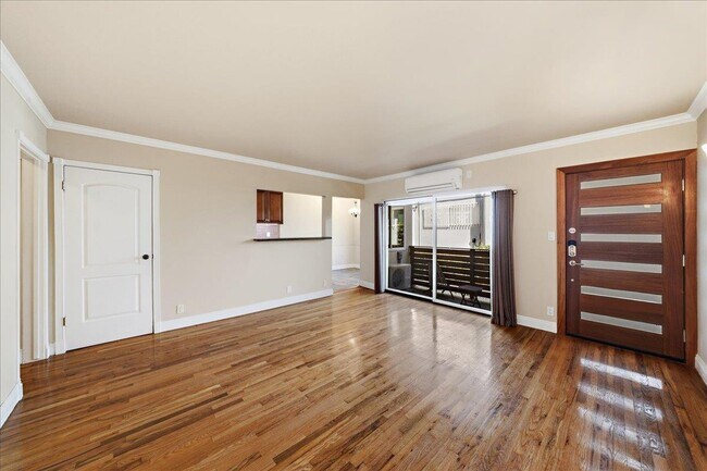 Photo - 11719 Mayfield Ave Unit 1