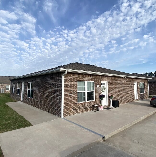 Building Photo - 1109 Hope Dr Unit 9A