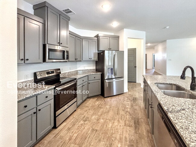 Photo - 2115 Hornbeam St