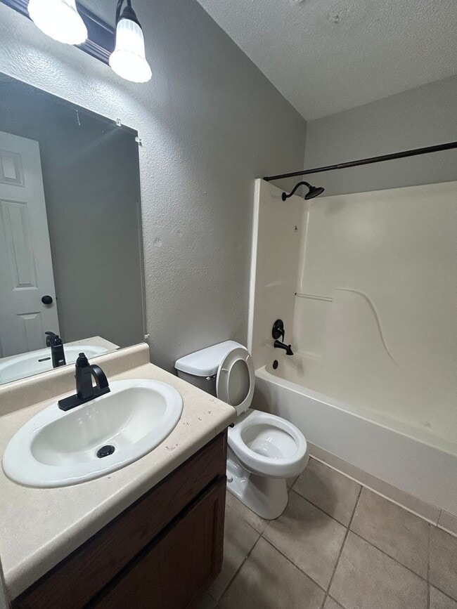 Photo - 3300 SW Landau Ct Unit 3300 SW Landau Ct Apt 1