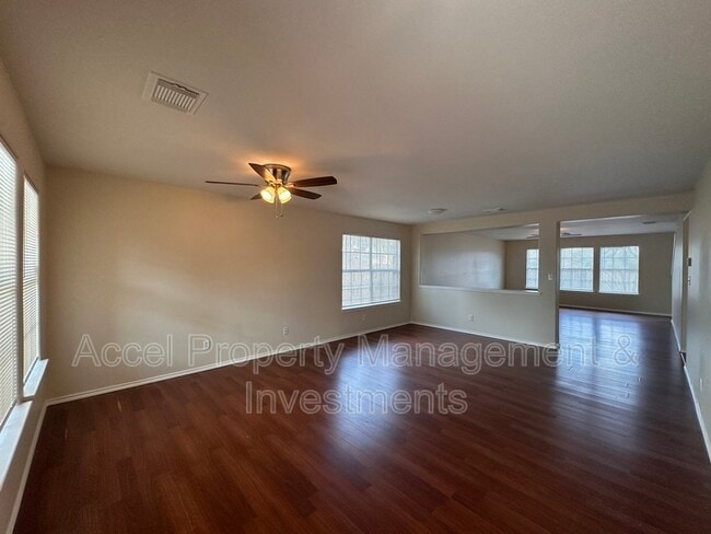 Photo - 819 Briarwood Dr