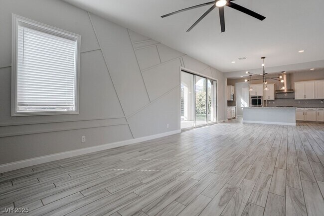 Photo - 367 Pollino Peaks St