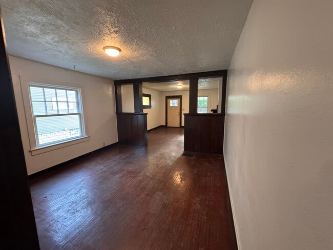 1098 Miller Ave