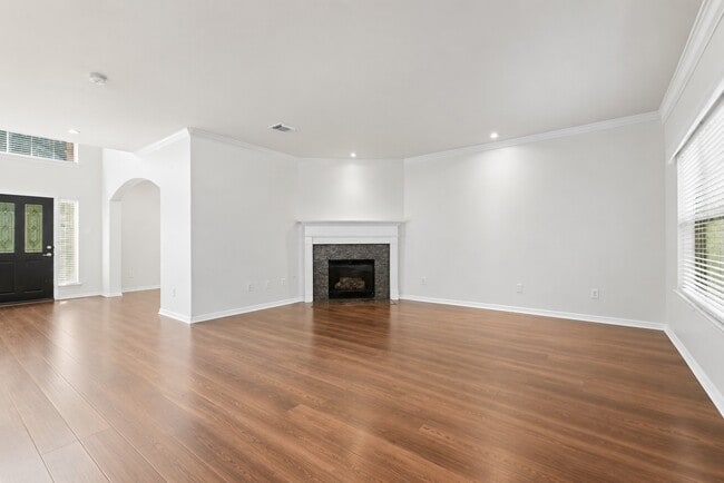 Photo - 174 E Spindle Tree Cir