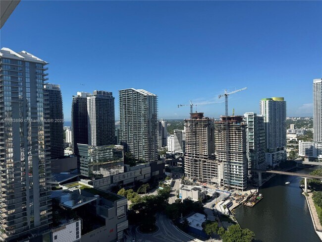 Building Photo - 31 SE 5th St Unit 3817