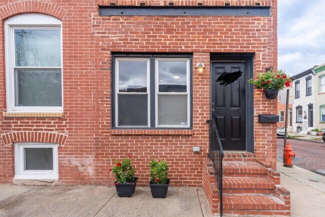 Building Photo - 2808 E Fairmount Ave Rental