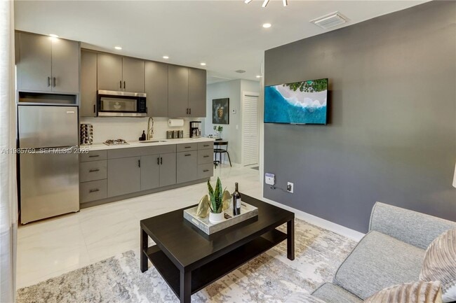 Building Photo - 2302 Taylor St Unit 2