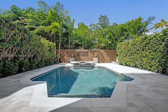 Photo - 453 SW 5th Ave