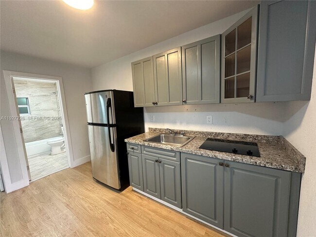 Photo - 1429 SW 3rd St Unit 6