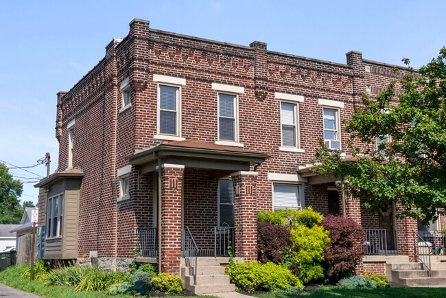 Building Photo - 1343 Bruck St Rental