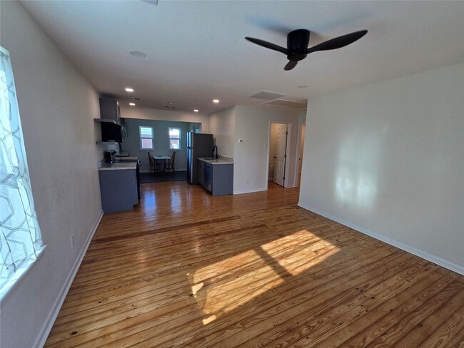 Photo - 914 Avenue K