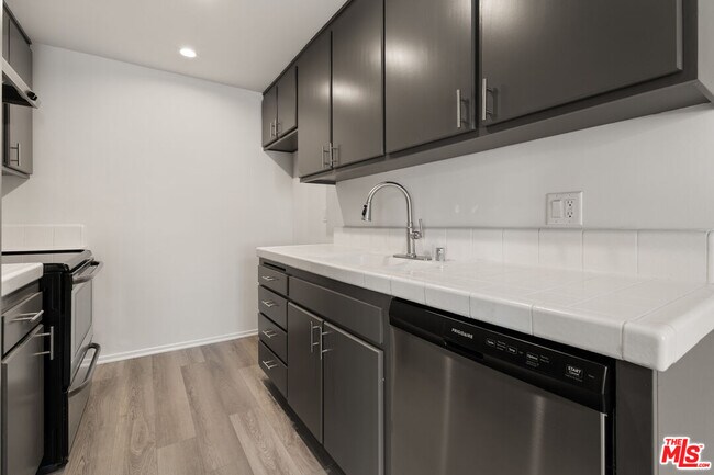 Photo - 1457 Butler Ave Unidad 2