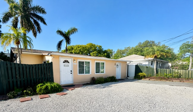 Building Photo - 10548 Lake Dr Unit A