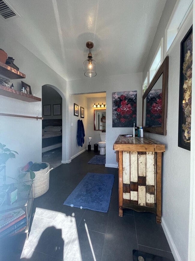 Building Photo - 843 E Butler Dr