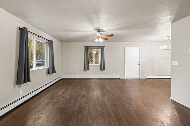 Photo - 2494 Schutzen St