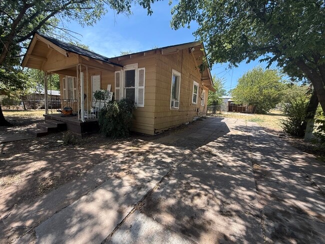 2006 Giddings St