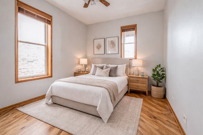 Photo - 4839 S Forrestville Ave Unidad 3