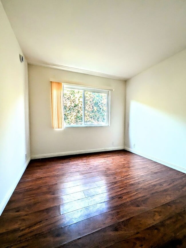 1811 Tamarind Apartments