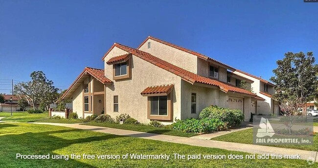 Building Photo - Modern La Cuesta Corner Townhome Near Down...