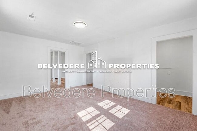 Photo - 2110 Shore St