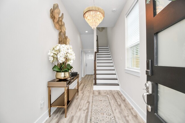 Photo - 2401 Chapman St