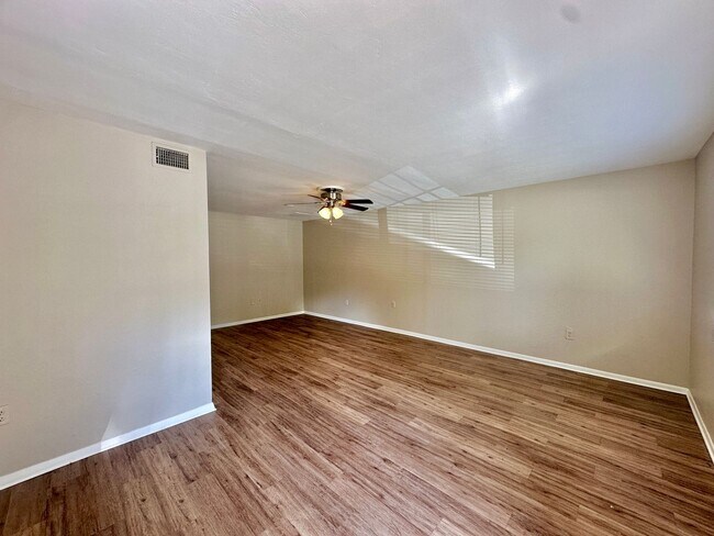 Photo - 501 SW 75th St