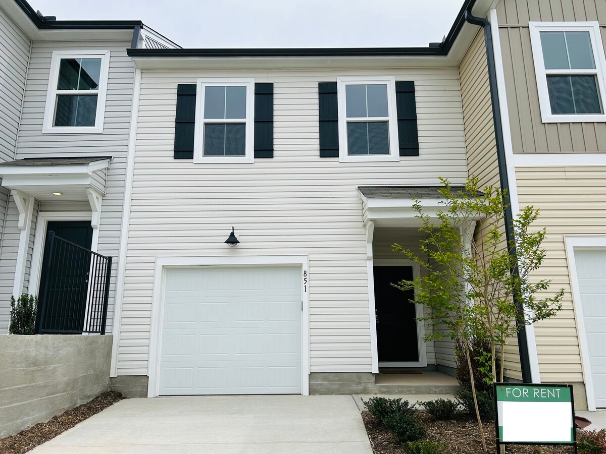 Photo - 851 Falls Grove Trl