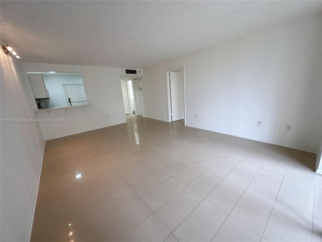 Building Photo - 8025 SW 107th Ave Unit 116-116 Rental